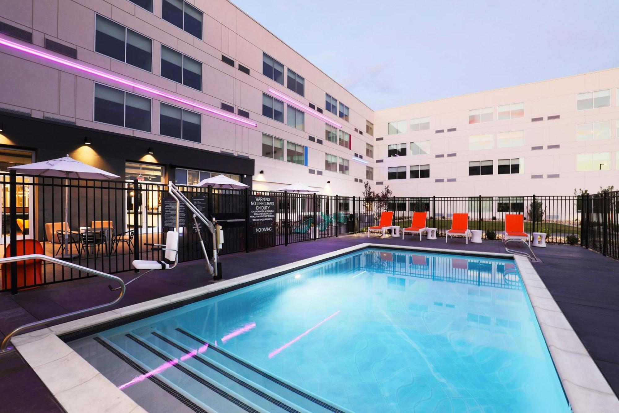 Aloft Reno Tahoe International Airport Exterior photo