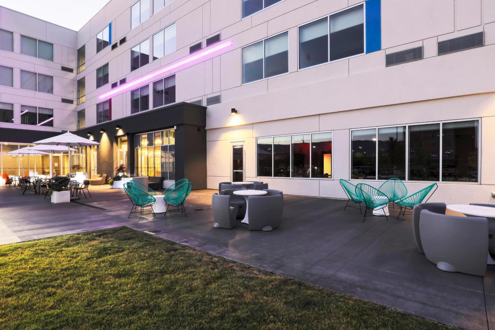 Aloft Reno Tahoe International Airport Exterior photo
